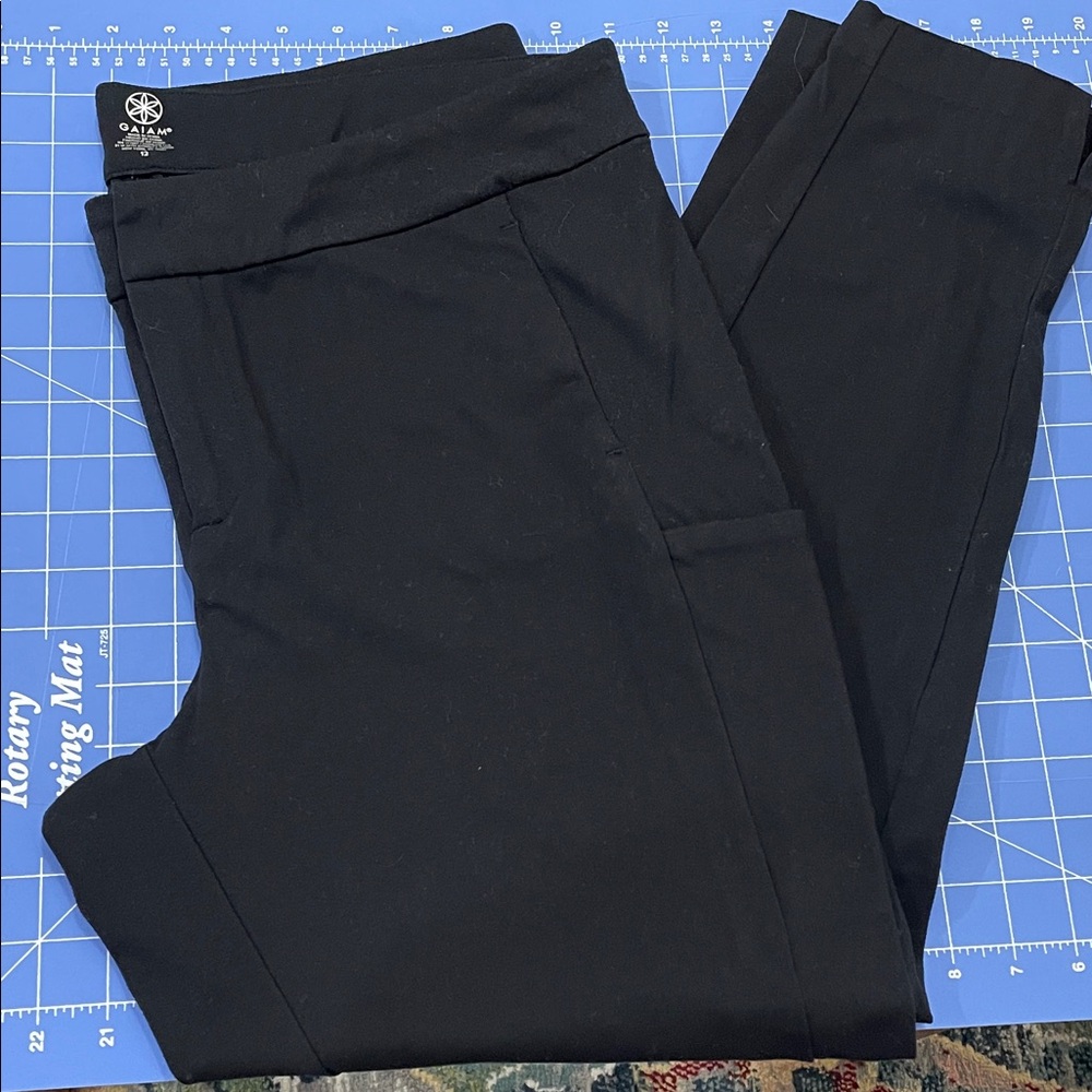 🍂 GAIAM size 12 BLACK ANKLE SPORTS CAUSAL PANTS